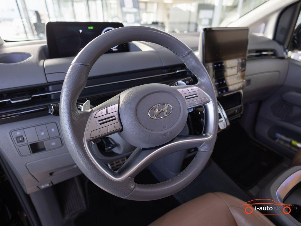 Hyundai Staria 2.2 CRDi Signature 4WD za 43400€