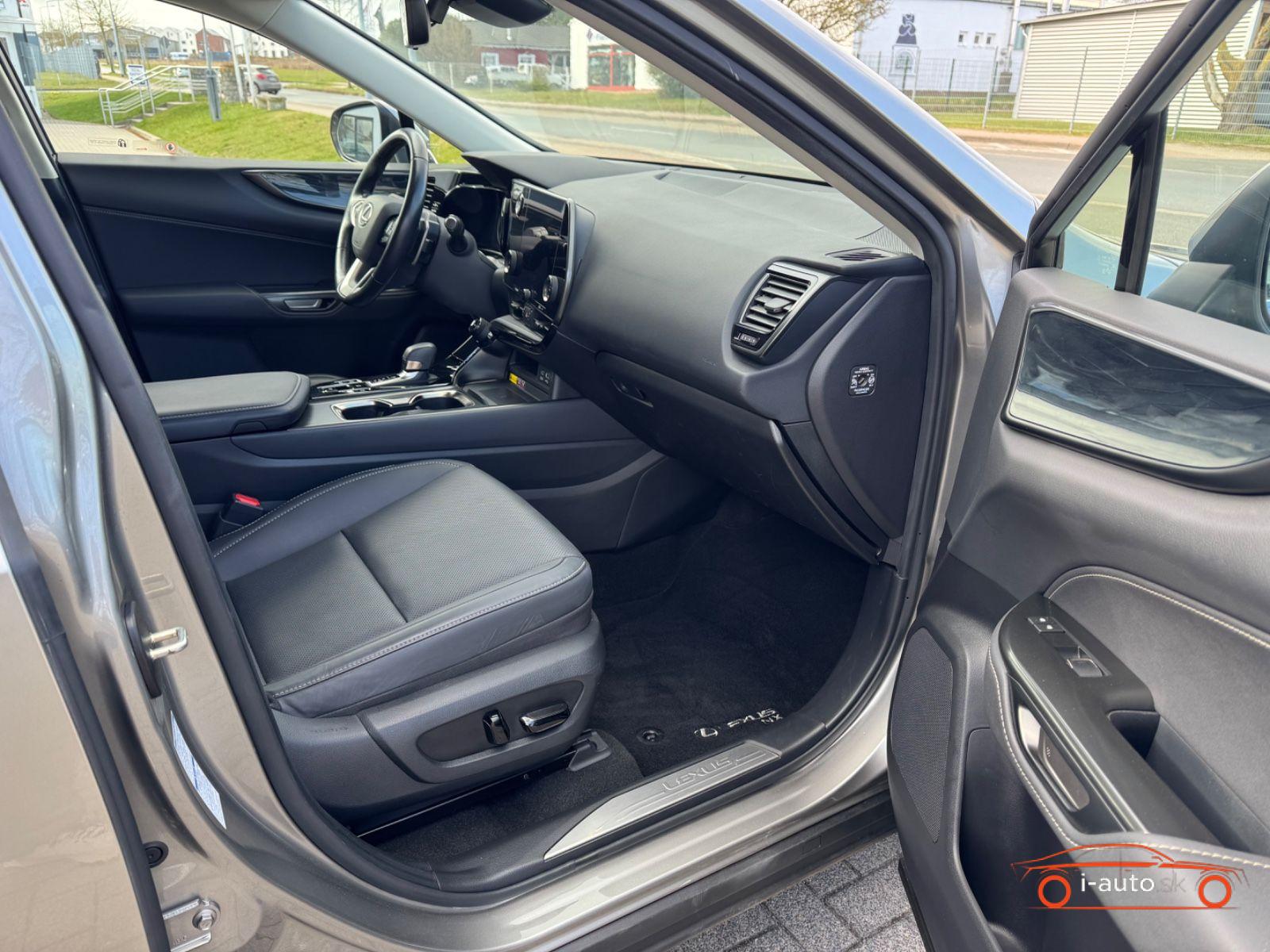 Lexus NX 450h+ E-Four za 47430€