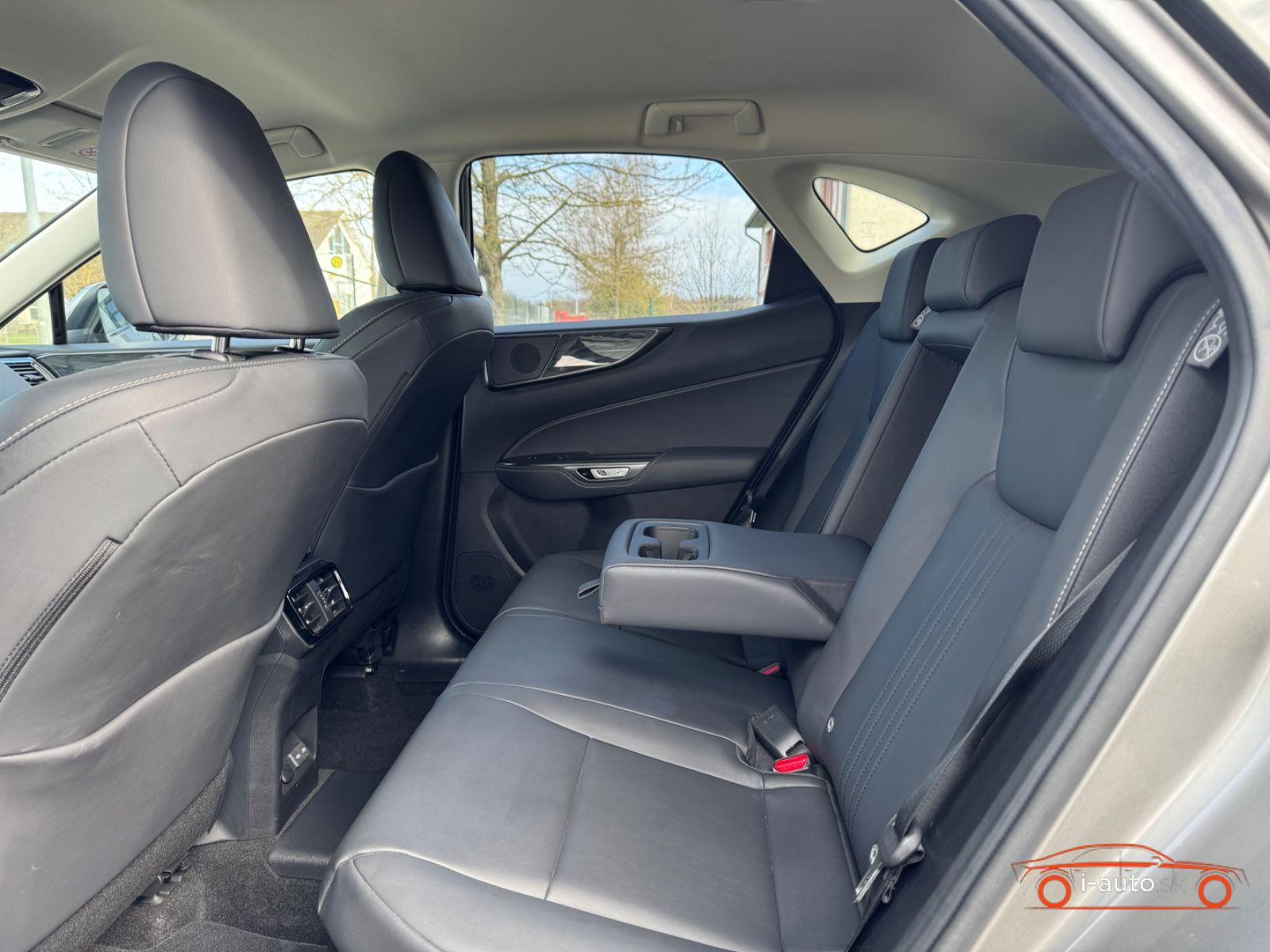 Lexus NX 450h+ E-Four za 47430€