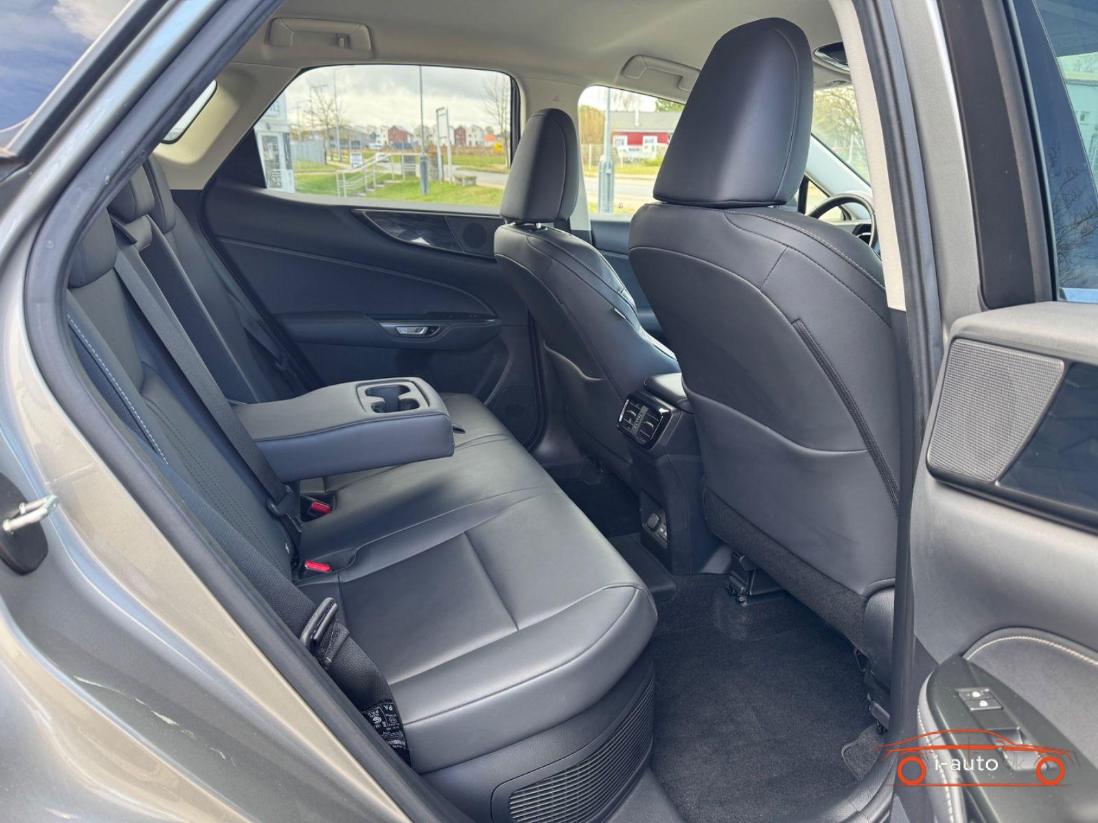 Lexus NX 450h+ E-Four za 47430€