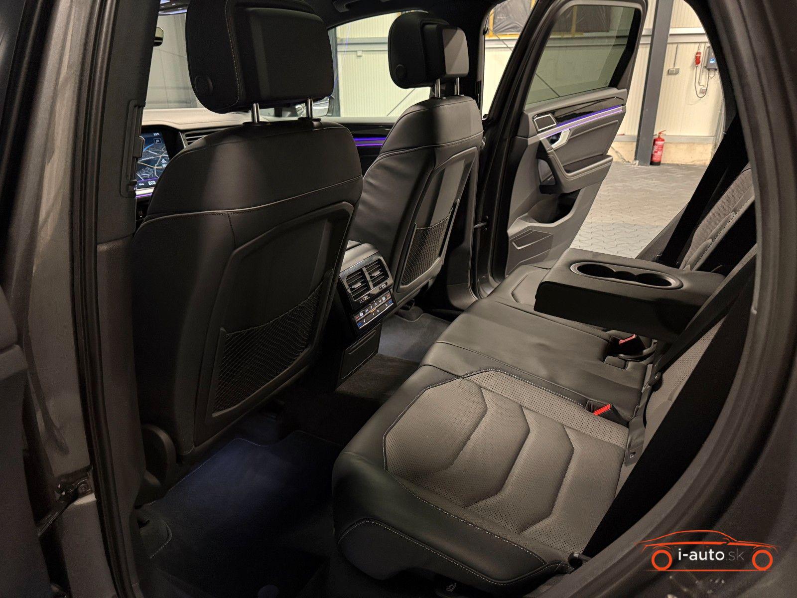 Volkswagen Touareg 3.0 TDI 4Motion R-Line za 56850€