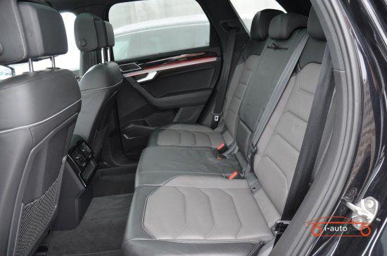Volkswagen Touareg 3.0 V6 TDI 4Motion R-Line za 54300€