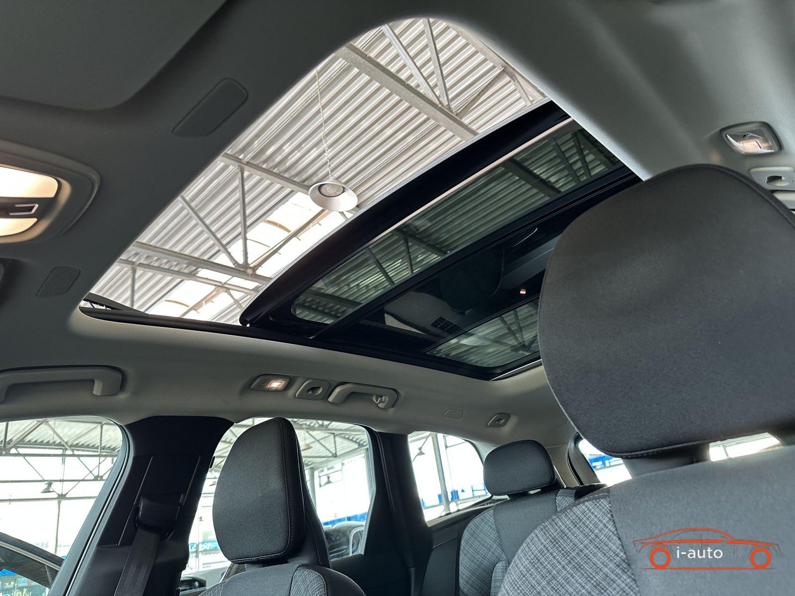 Volvo XC60 T6 Plug-In AWD Essential za 42400€