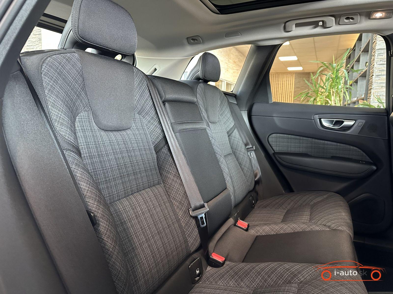 Volvo XC60 T6 Plug-In AWD Essential za 42400€