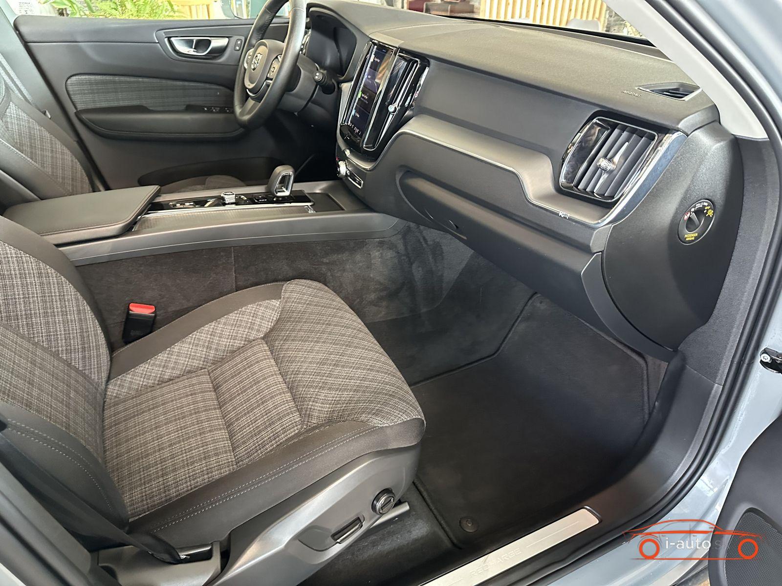Volvo XC60 T6 Plug-In AWD Essential za 42400€