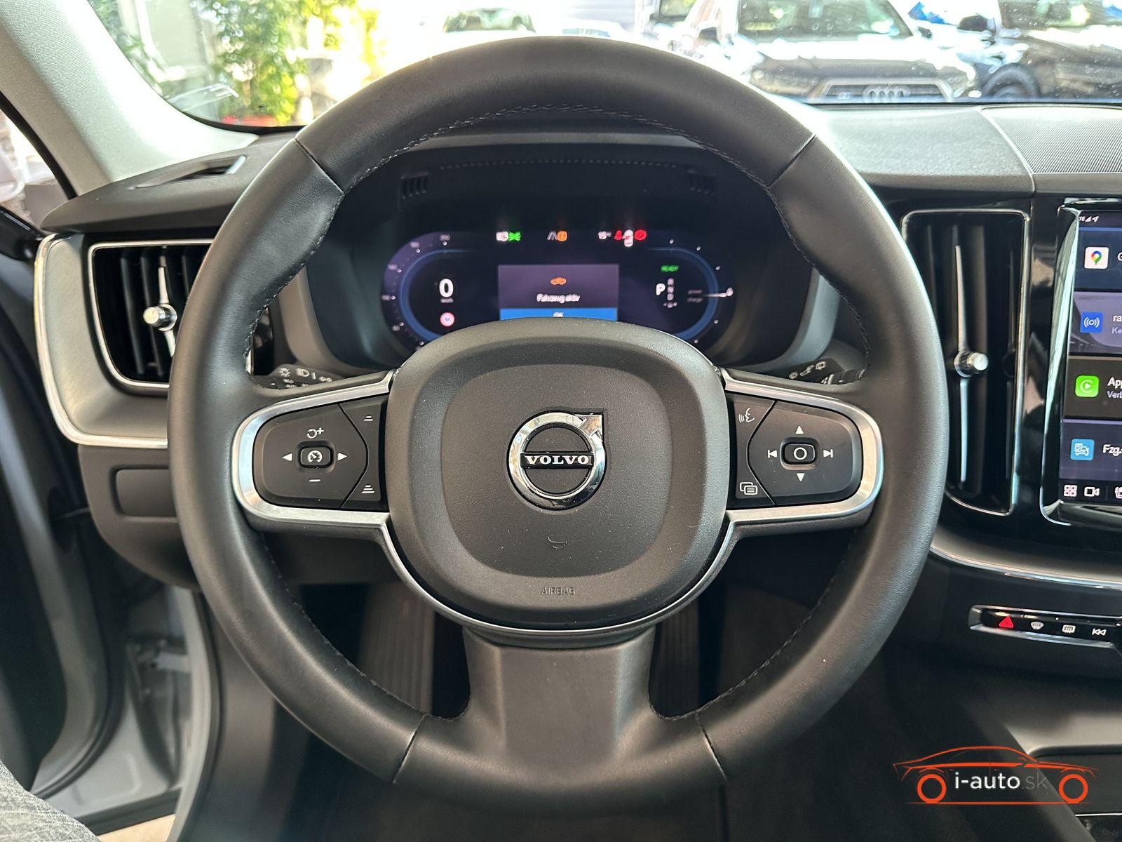 Volvo XC60 T6 Plug-In AWD Essential za 42400€