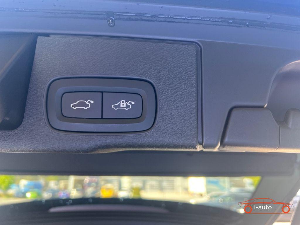 Volvo XC60 Inscription Expression Recharge Plug-In Hybrid za 43470€