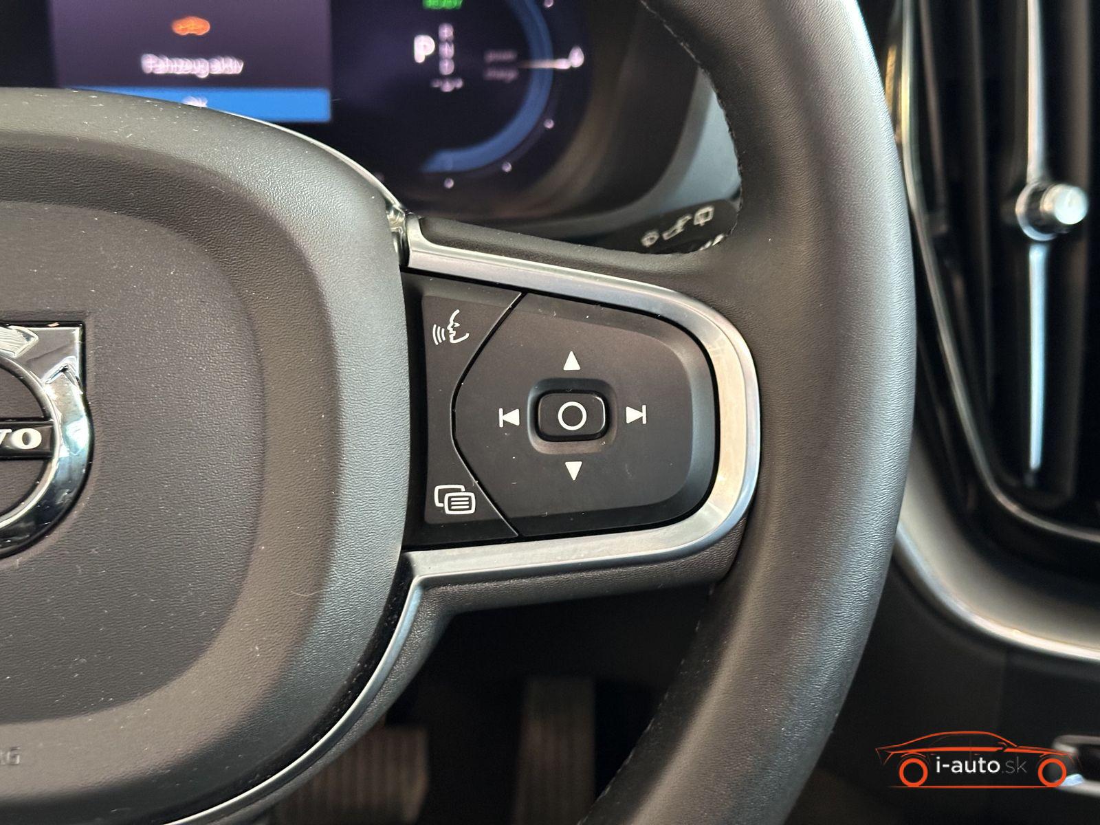 Volvo XC60 T6 Plug-In AWD Essential za 42400€