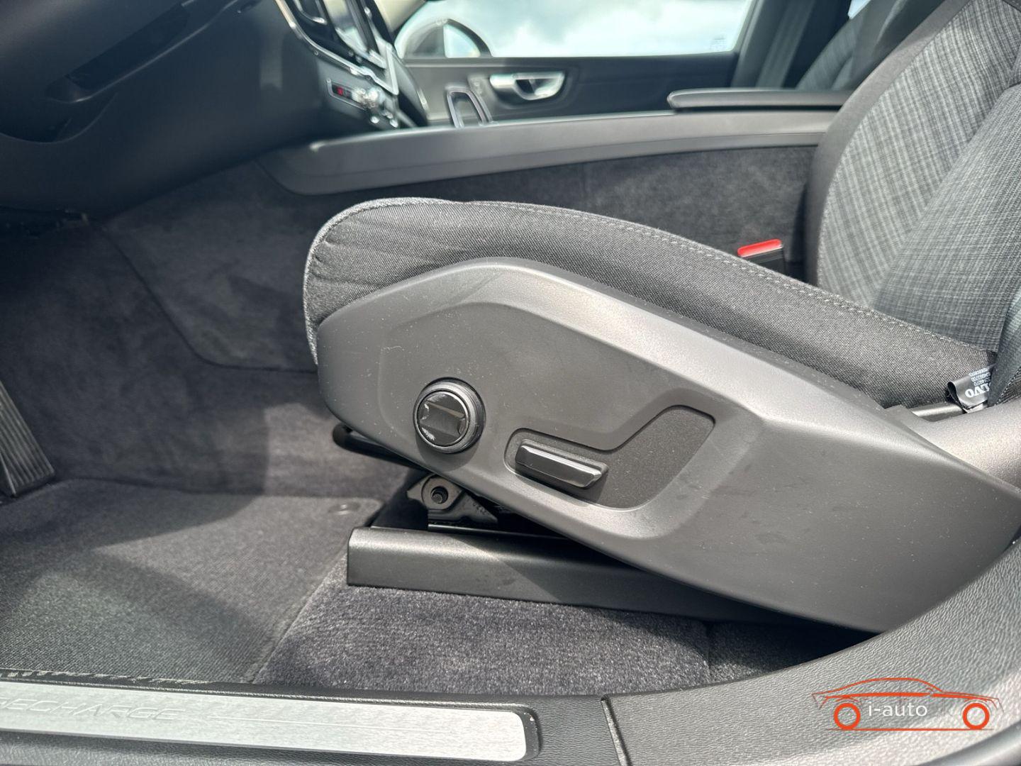 Volvo XC60 T6 Inscription Expression Recharge Plug-In  za 44800€