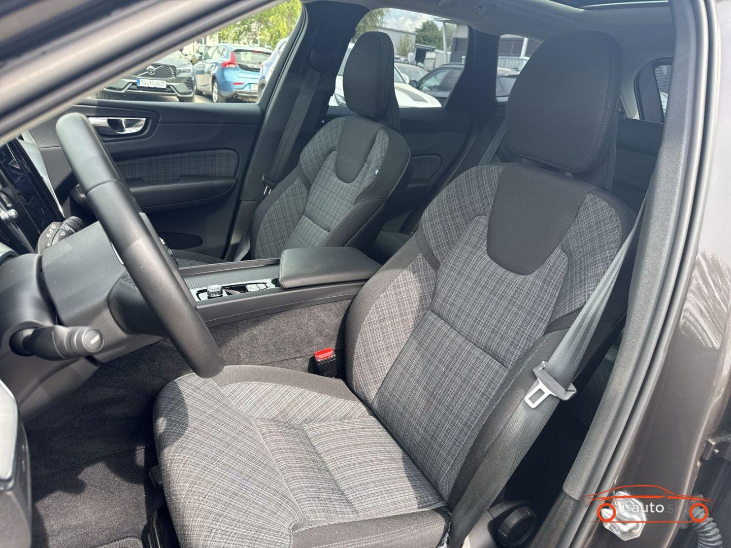 Volvo XC60 T6 Inscription Expression Recharge Plug-In  za 44800€