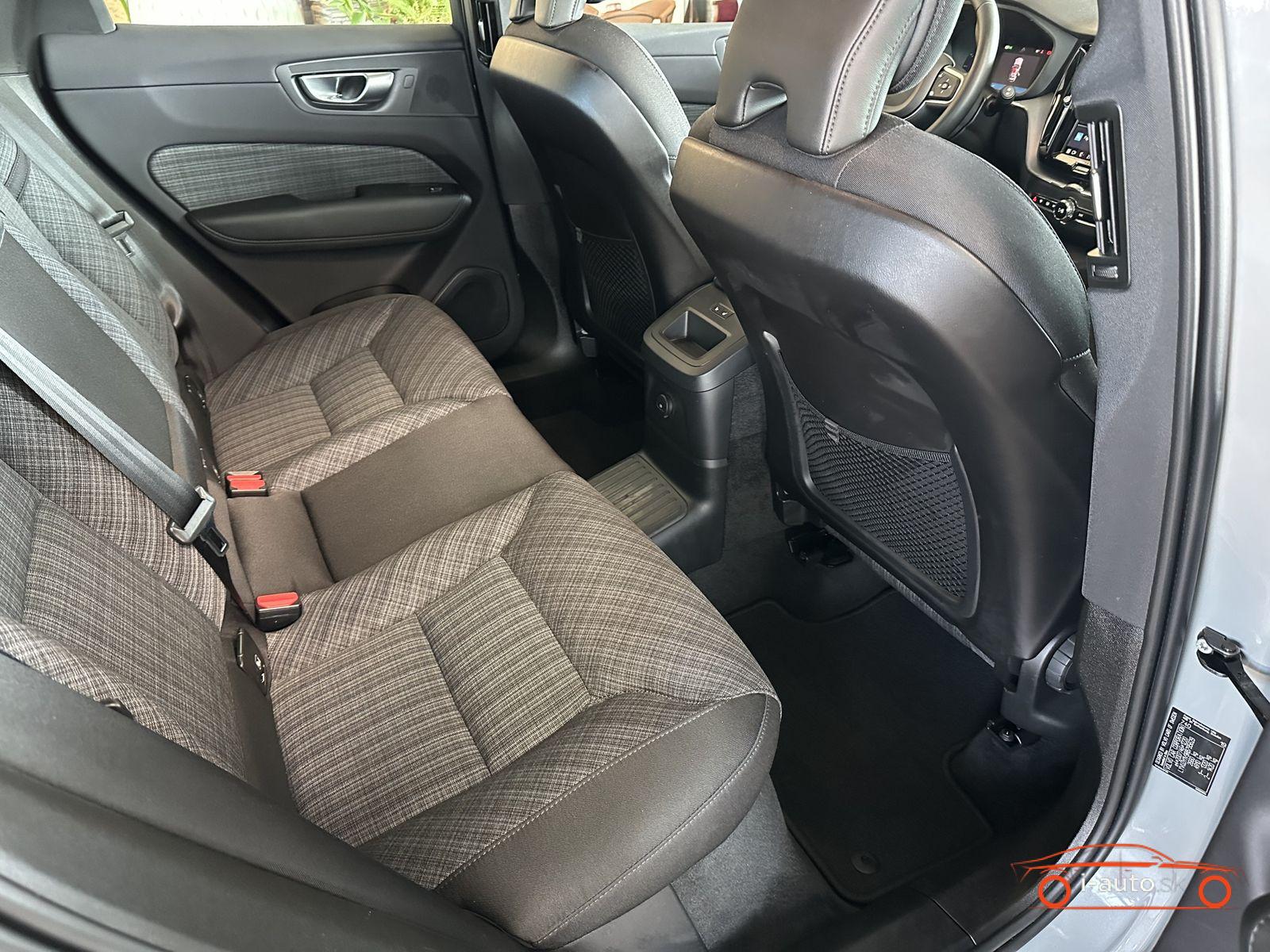 Volvo XC60 T6 Plug-In AWD Essential za 42400€