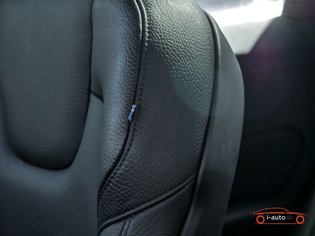 Volvo XC60 T8 Recharge Inscription Expression Recharge za 45500€