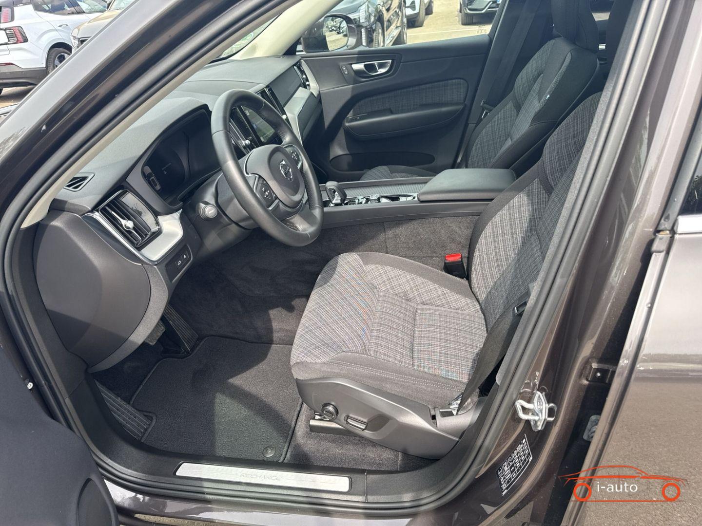Volvo XC60 T6 Inscription Expression Recharge Plug-In  za 44800€