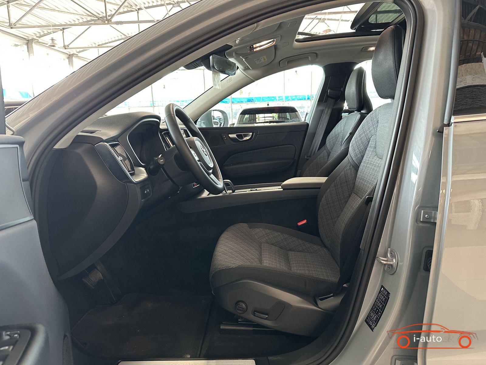 Volvo XC60 T6 Plug-In AWD Essential za 42400€