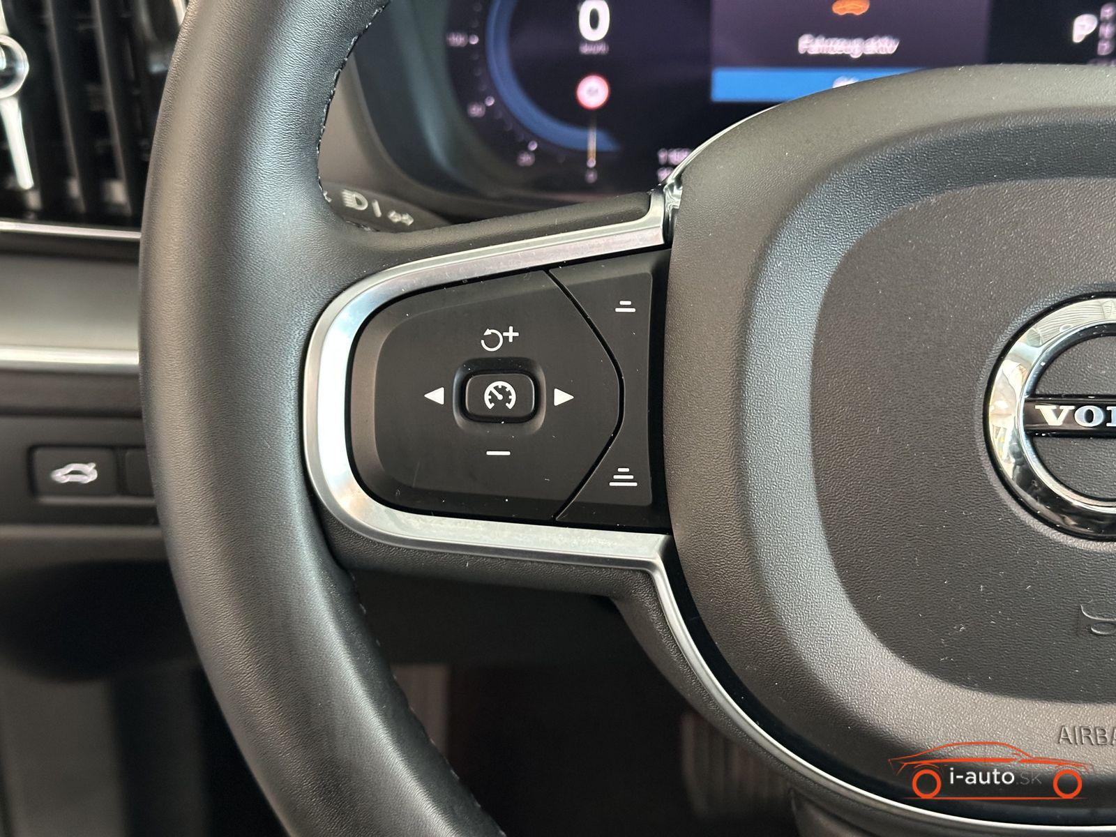 Volvo XC60 T6 Plug-In AWD Essential za 42400€