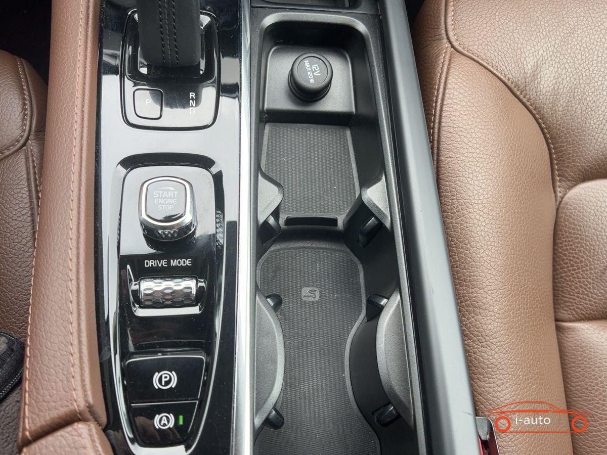 Volvo XC90 MOMENTUM PRO AWD za 39800€