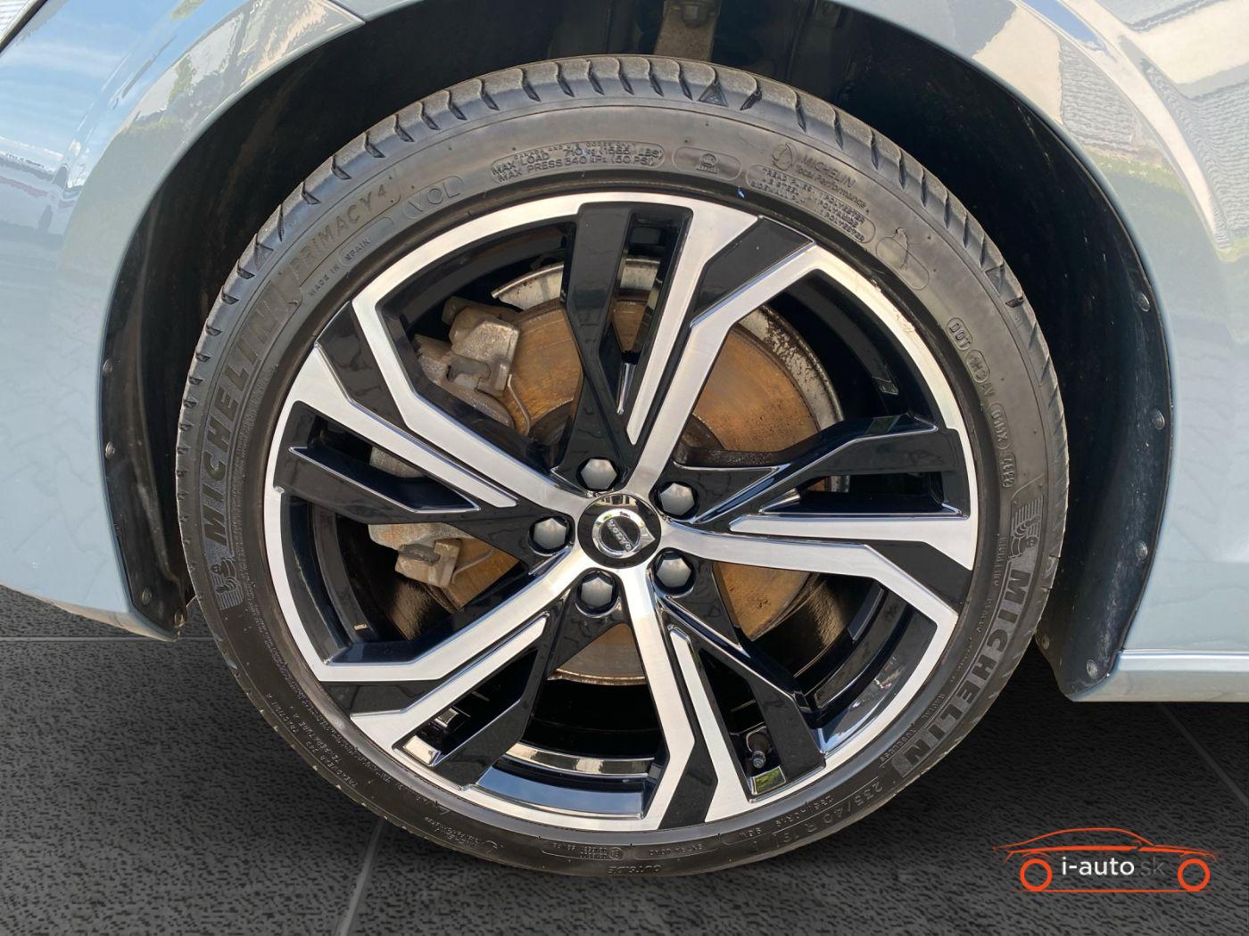 Volvo V60 T8 Plus Dark Recharge za 43000€