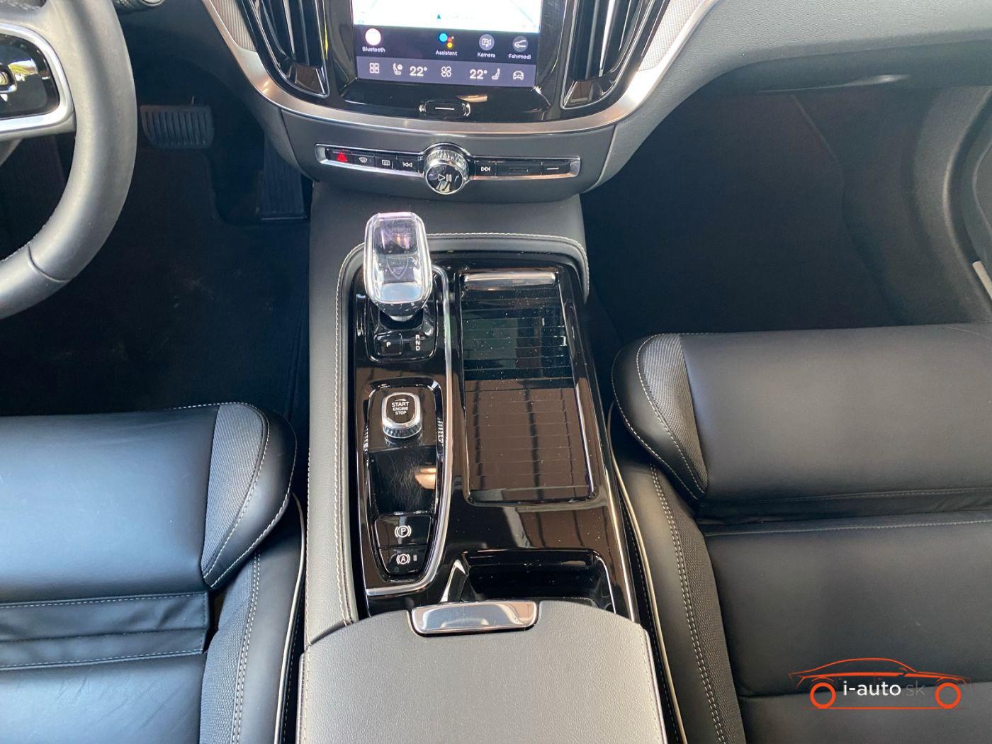 Volvo V60 T8 Plus Dark Recharge za 43000€