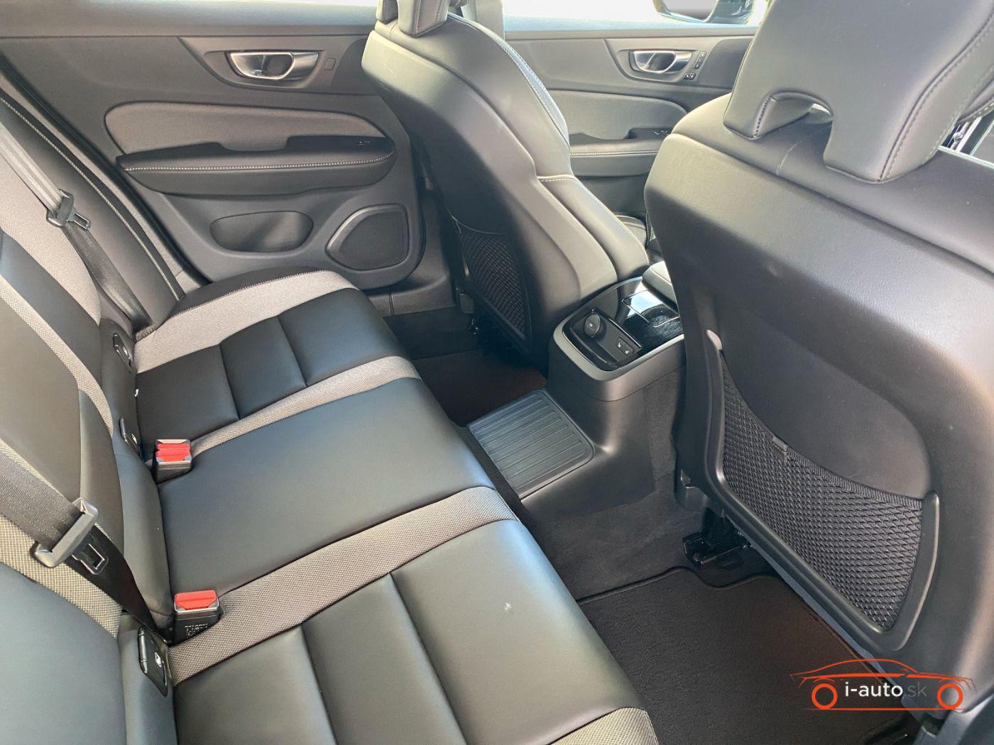 Volvo V60 T8 Plus Dark Recharge za 43000€