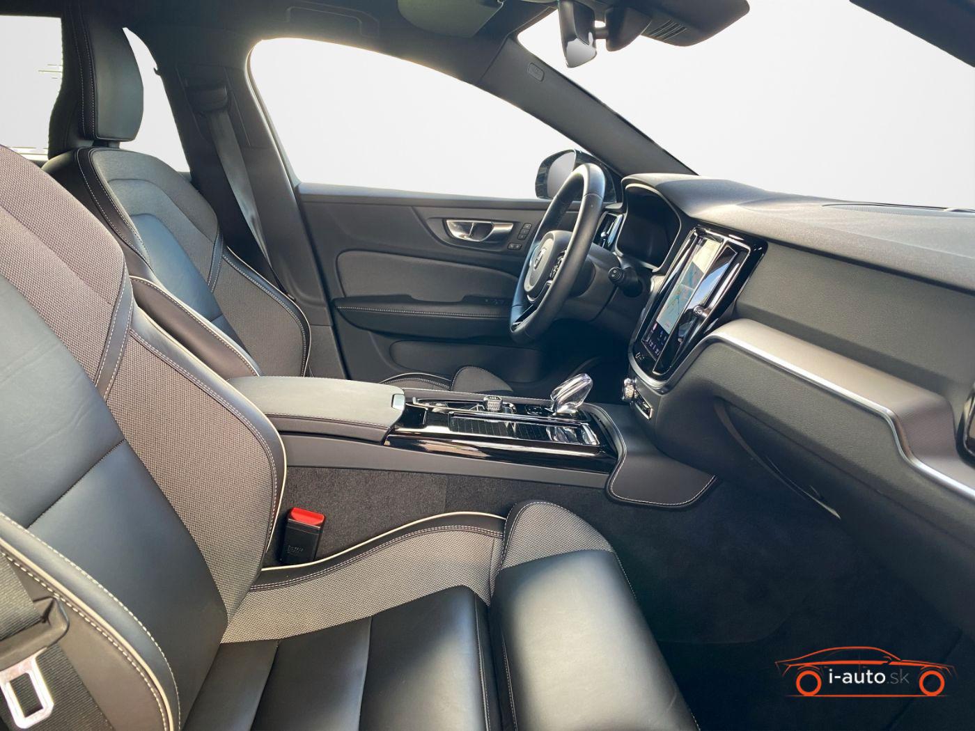 Volvo V60 T8 Plus Dark Recharge za 43000€