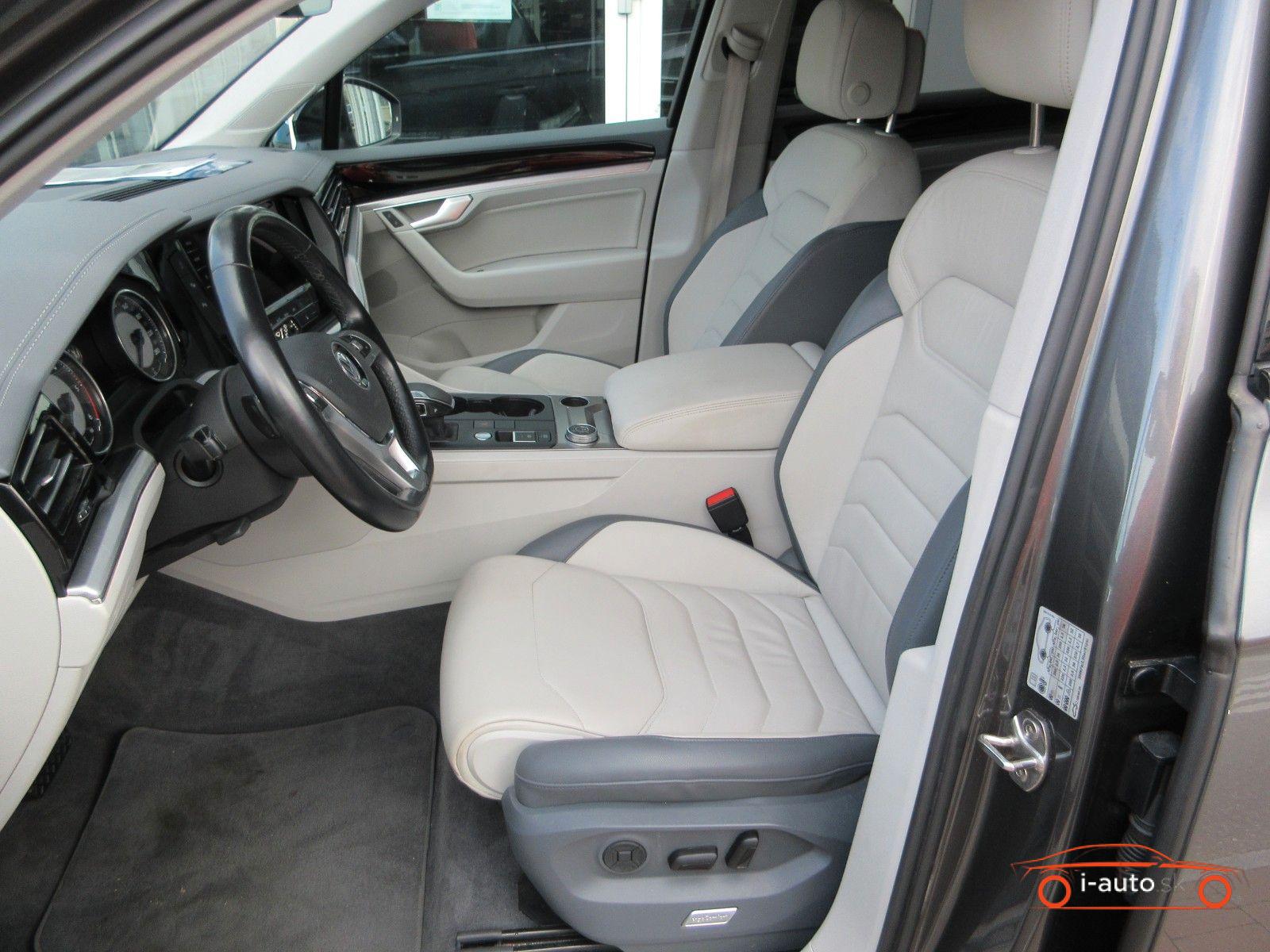 Volkswagen Touareg 3.0 V6 TDI Elegance 4Motion R Line za 39710€
