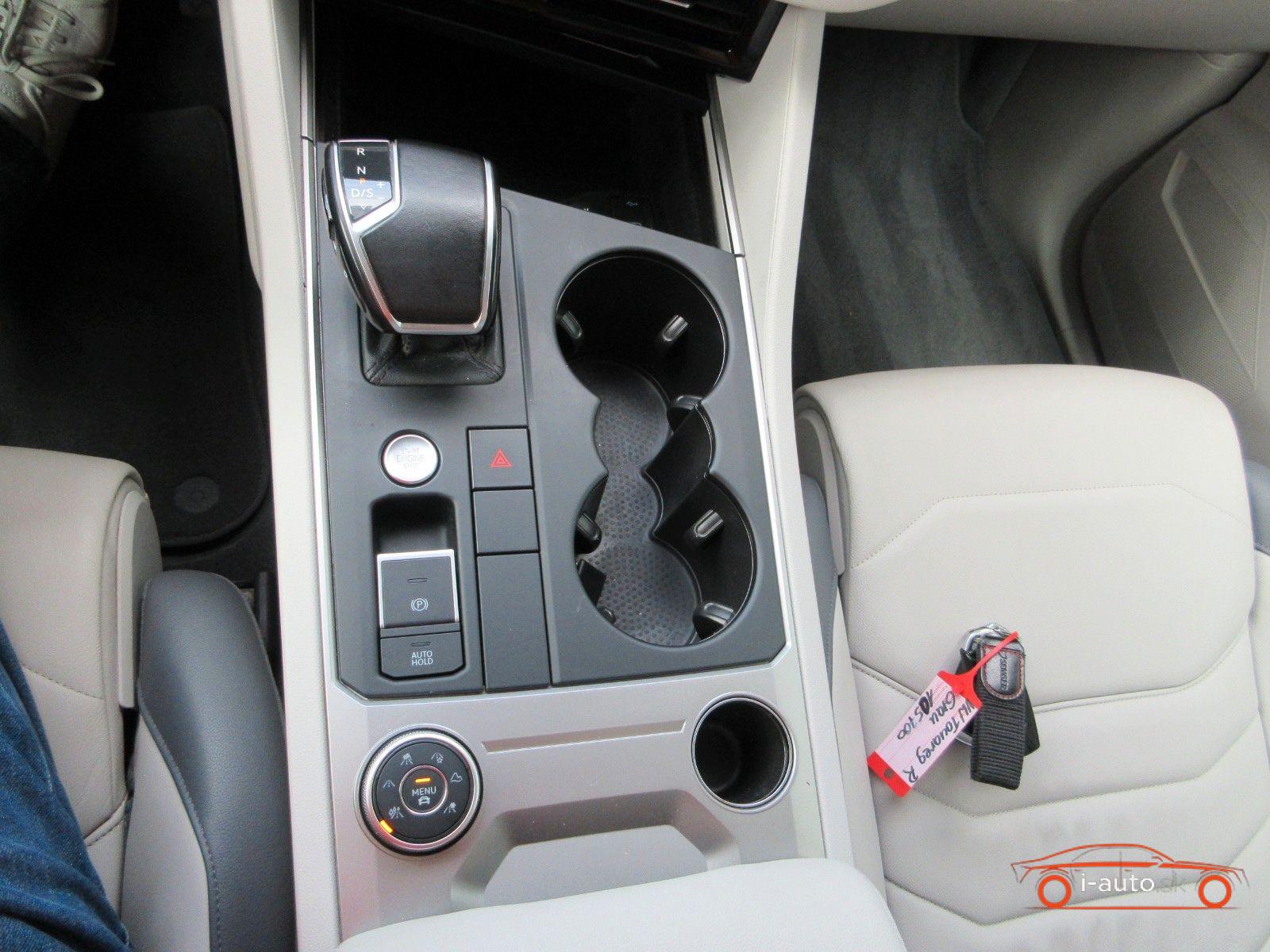 Volkswagen Touareg 3.0 V6 TDI Elegance 4Motion R Line za 39710€