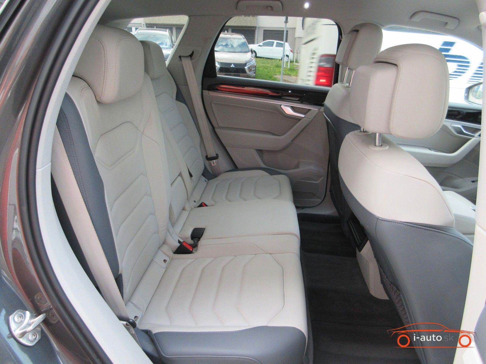 Volkswagen Touareg 3.0 V6 TDI Elegance 4Motion R Line za 39710€