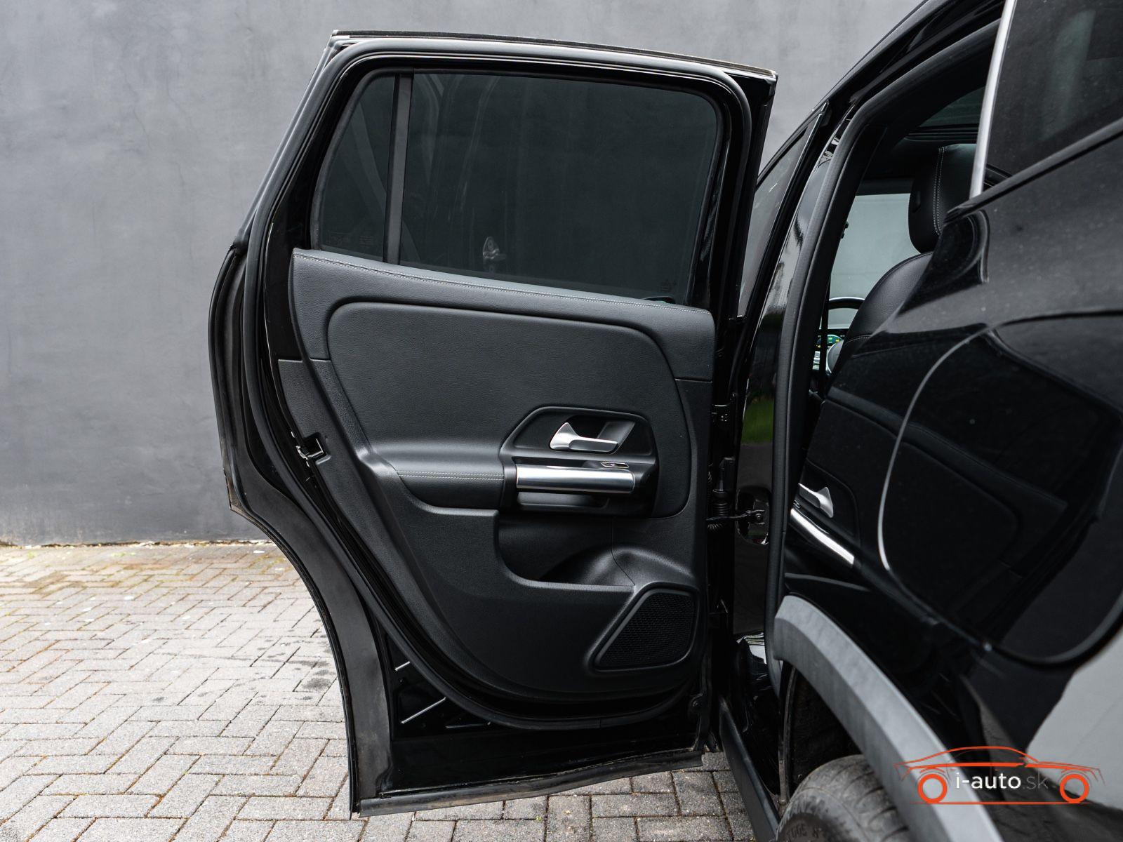 Mercedes-Benz GLA 220d 4Matic AMG LINE za 33100€
