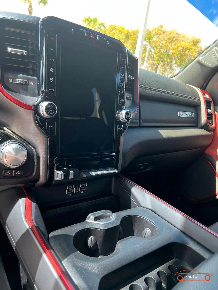 Dodge RAM 5.7L V8 HEMI Rebel 4x4 CrewCab za 73730€