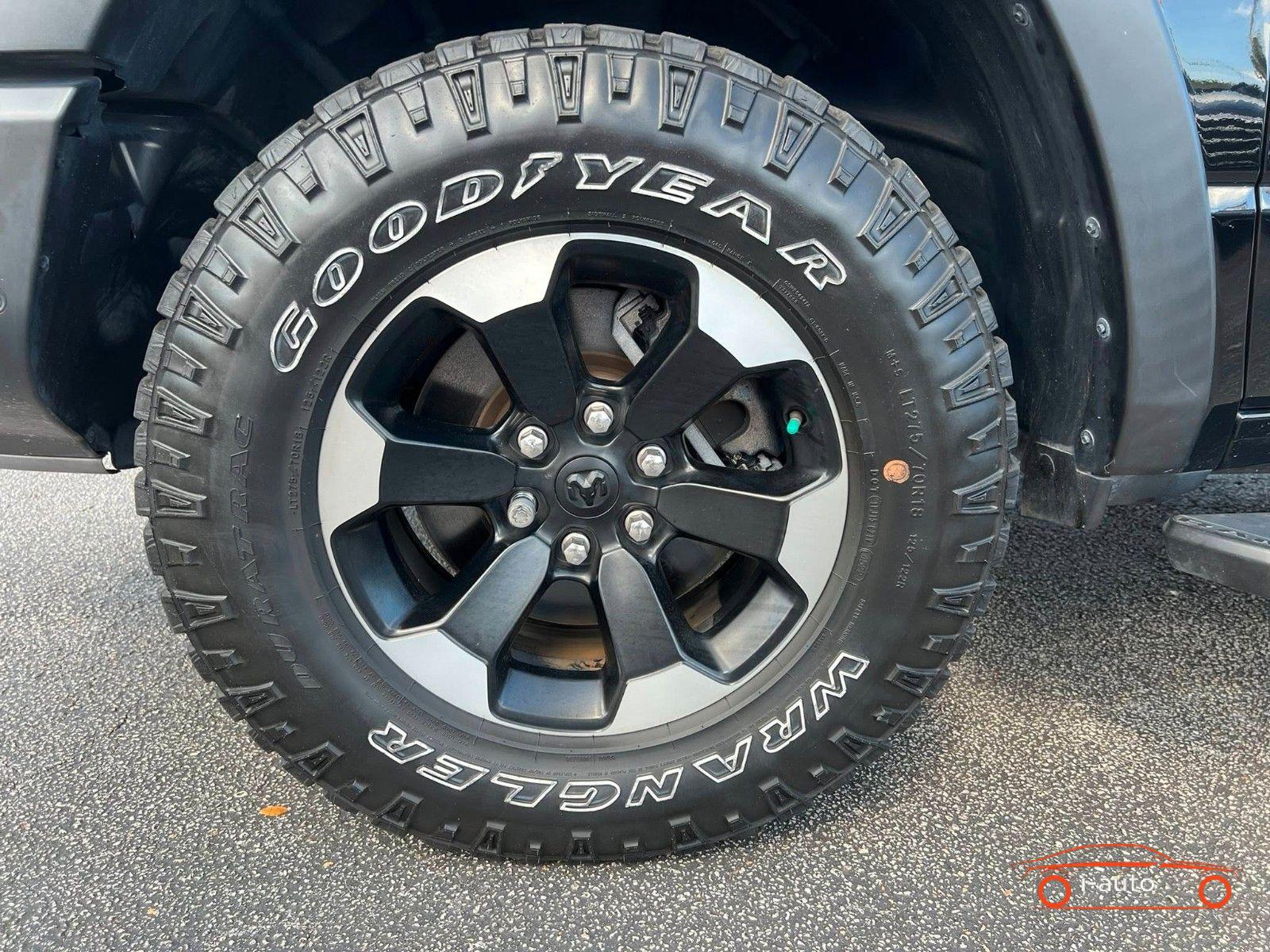 Dodge RAM 5.7L V8 HEMI Rebel 4x4 CrewCab za 73730€