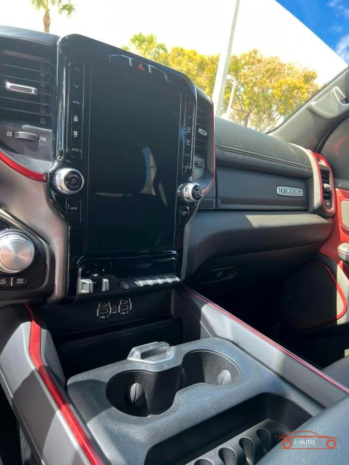 Dodge RAM 5.7L V8 HEMI Rebel 4x4 CrewCab za 73730€