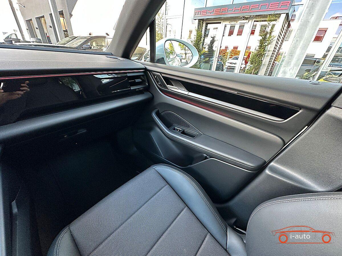 Porsche Macan 4 Electric  za 85470€