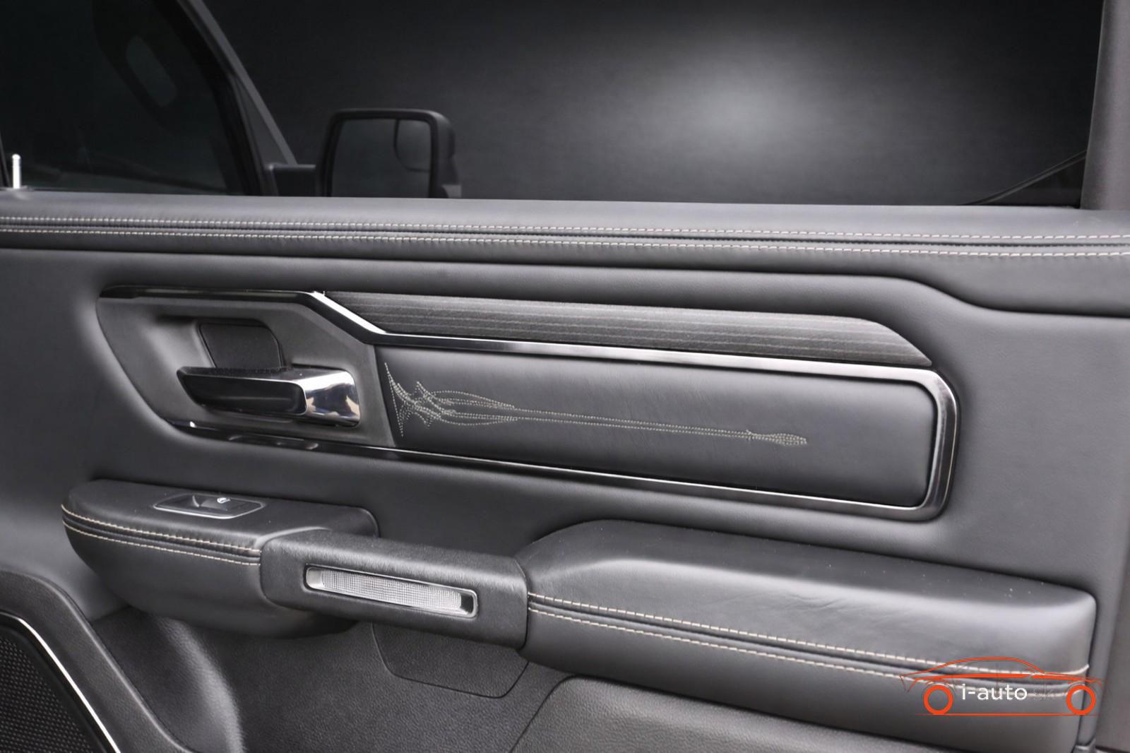 Dodge RAM 5.7 V8 HEMI 4x4 CREW CAB LIMITED za 78340€