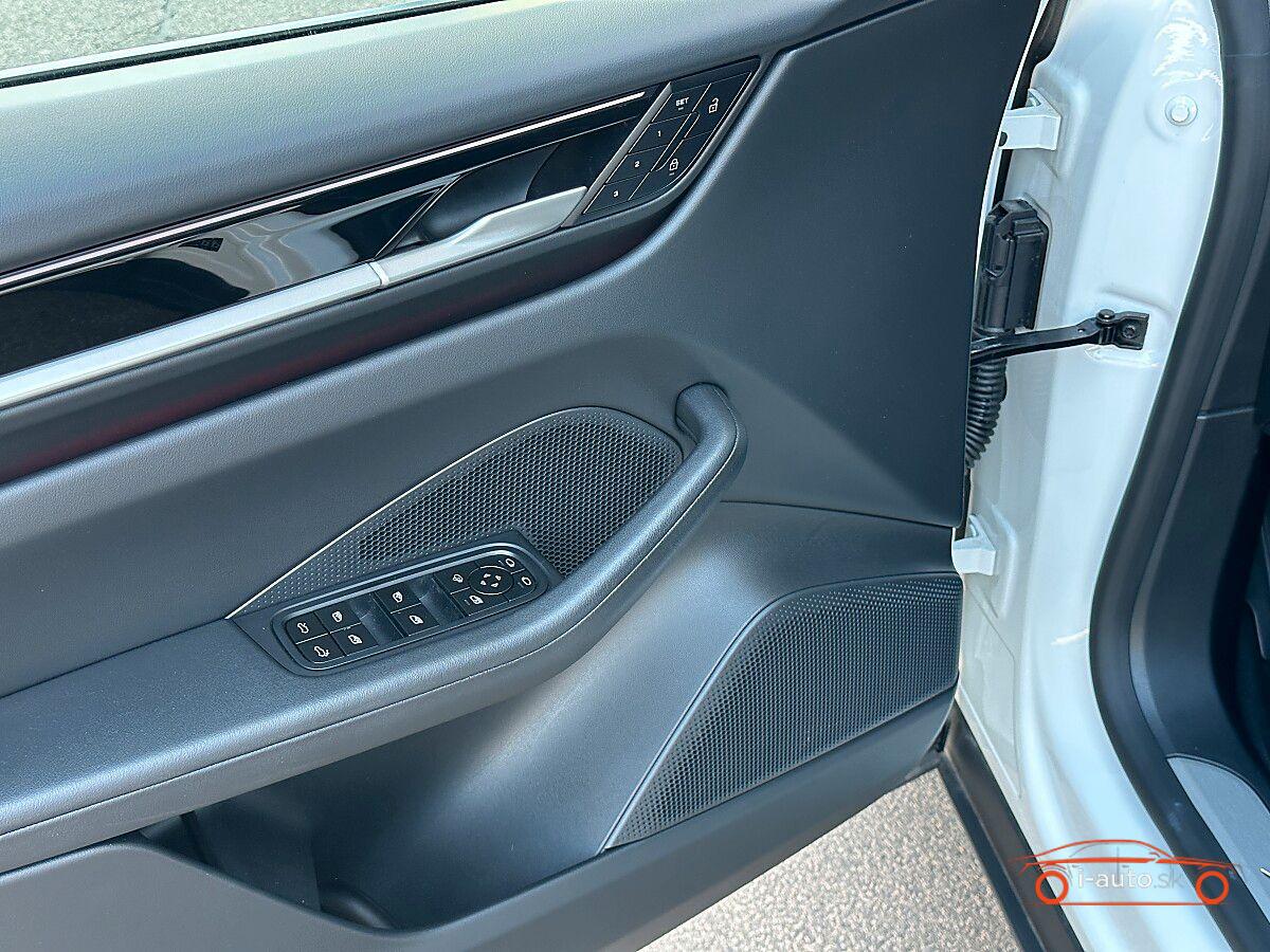 Porsche Macan 4 Electric  za 85470€