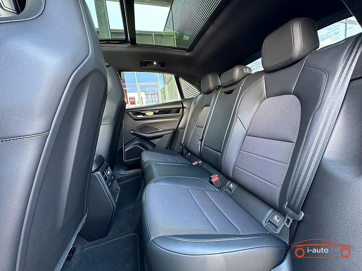 Porsche Macan 4 Electric  za 85470€