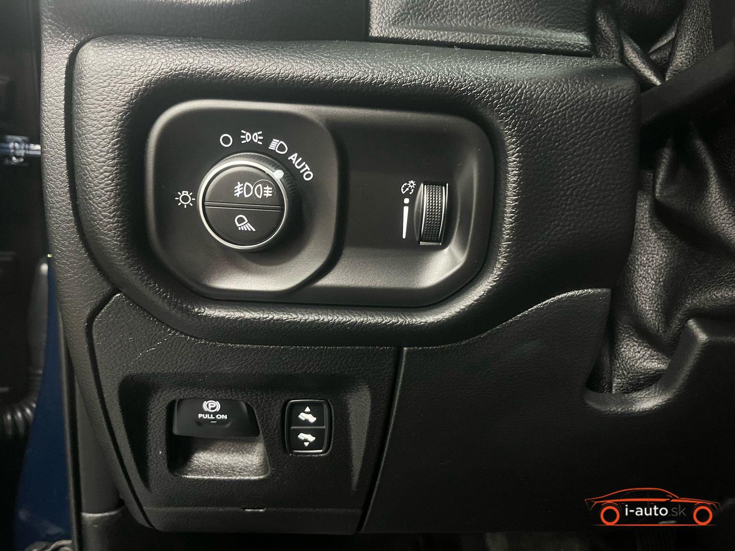 Dodge RAM 5,7L V8 CrewCab za 42300€
