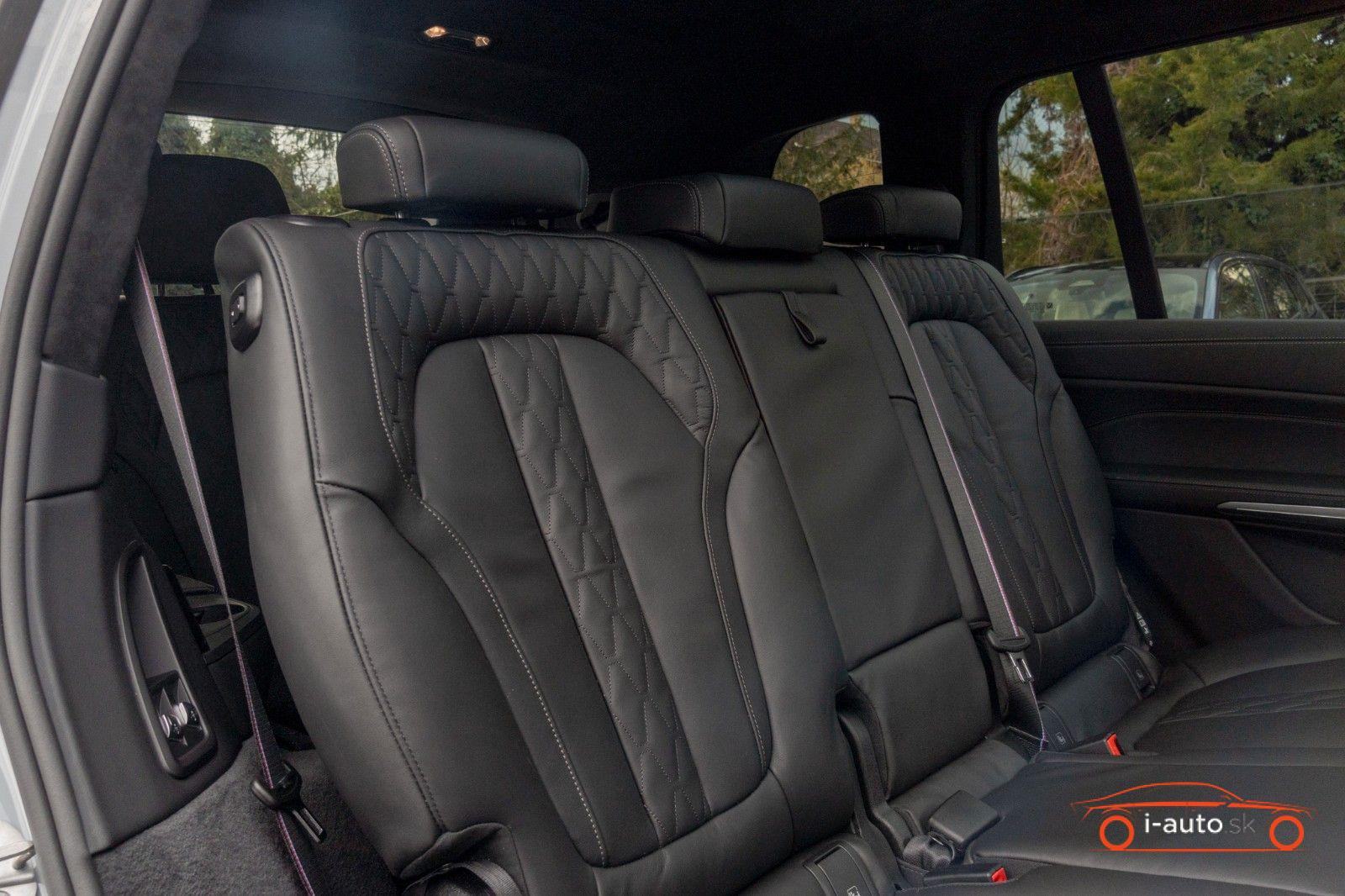 BMW X7 40d M  za 111400€