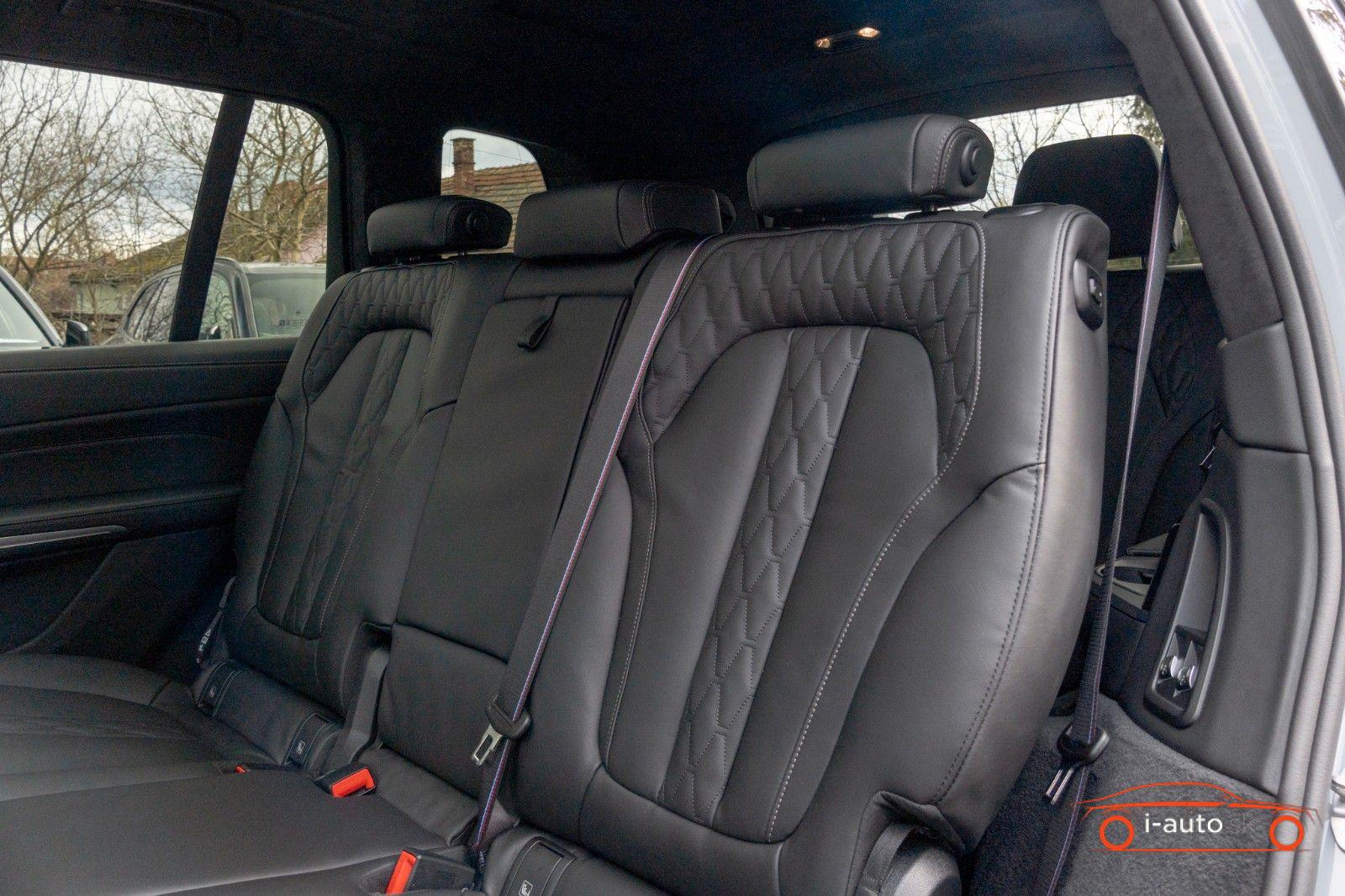 BMW X7 40d M  za 111400€