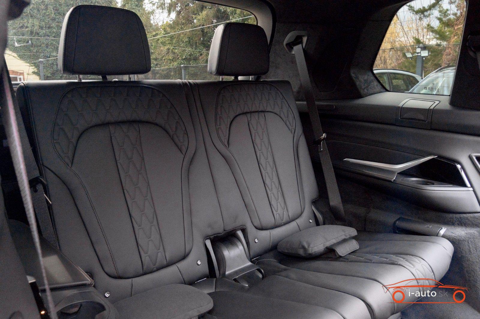 BMW X7 40d M  za 111400€