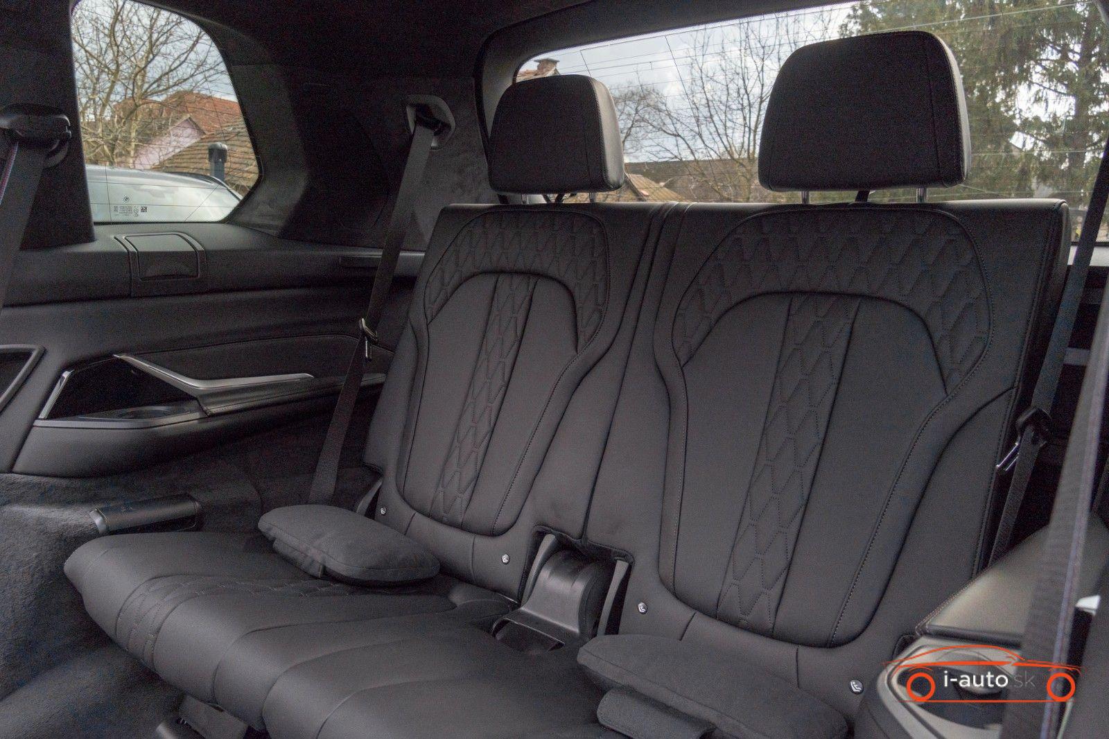 BMW X7 40d M  za 111400€