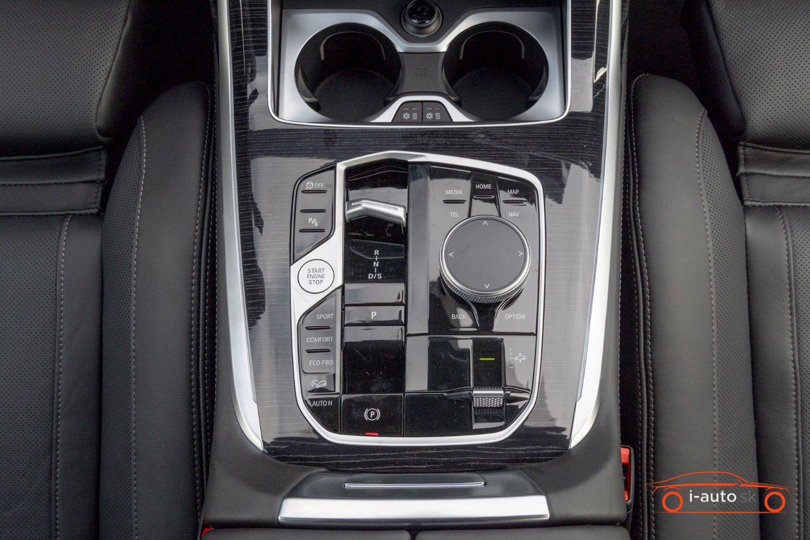 BMW X7 40d M  za 111400€