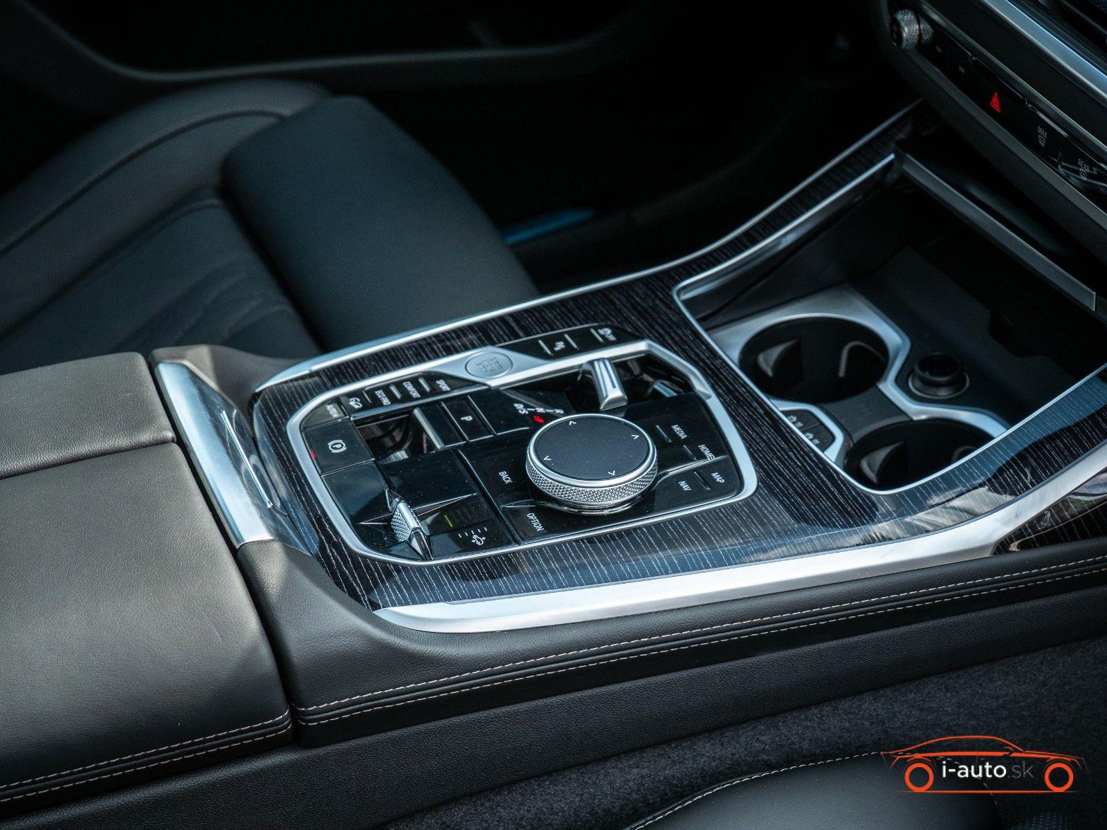 BMW X7 40d M  za 111300€