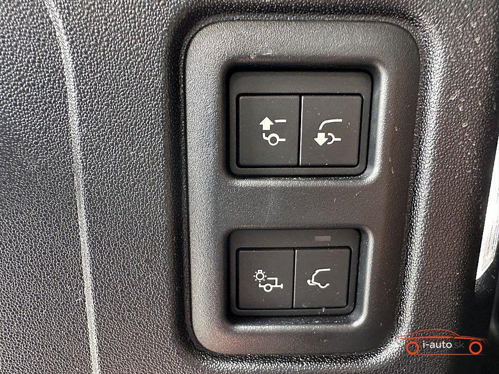 Land Rover Defender 110 D300 AWD X-Dynamic SE  za 78450€