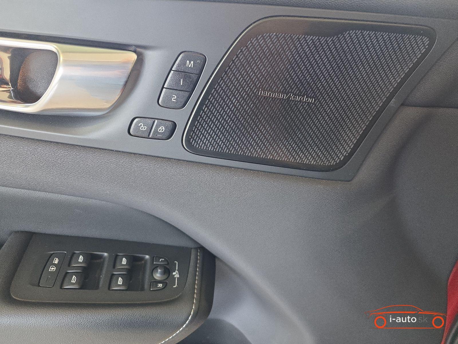 Volvo XC60 T8 Plus Bright Recharge AWD za 40330€