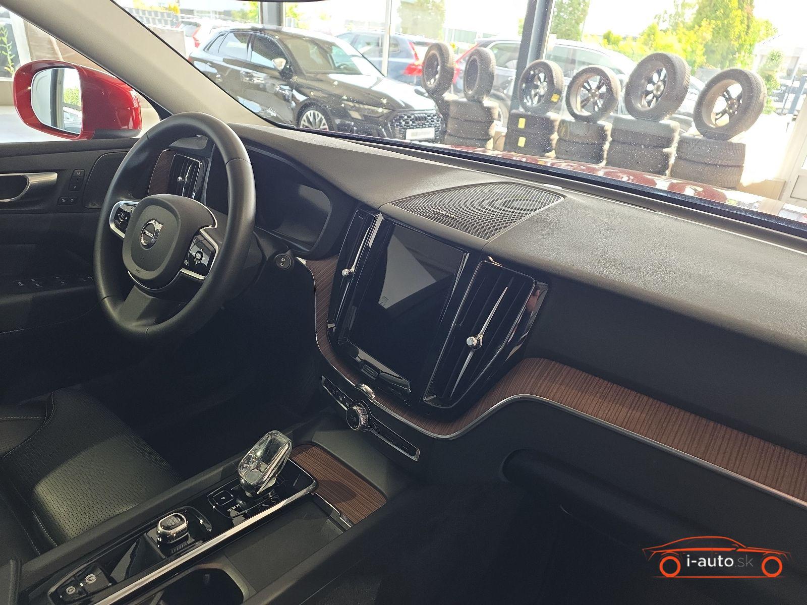 Volvo XC60 T8 Plus Bright Recharge AWD za 40330€