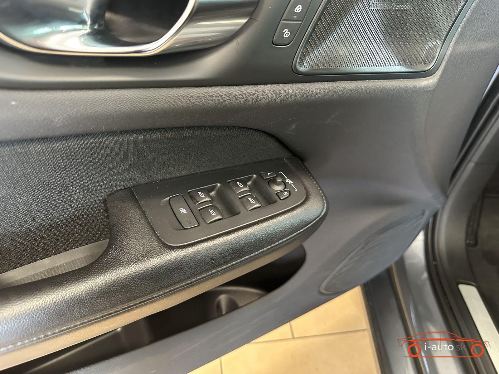 Volvo V60 Inscription Plug-In AWD za 25800€