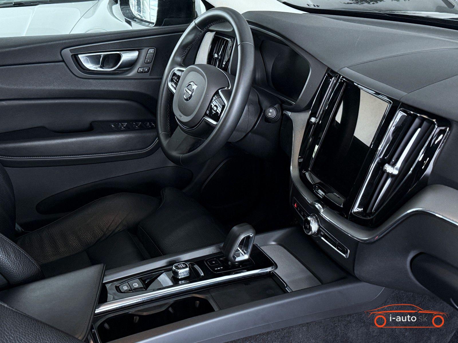 Volvo XC60 T6 Plus Dark Hybrid AWD za 37210€