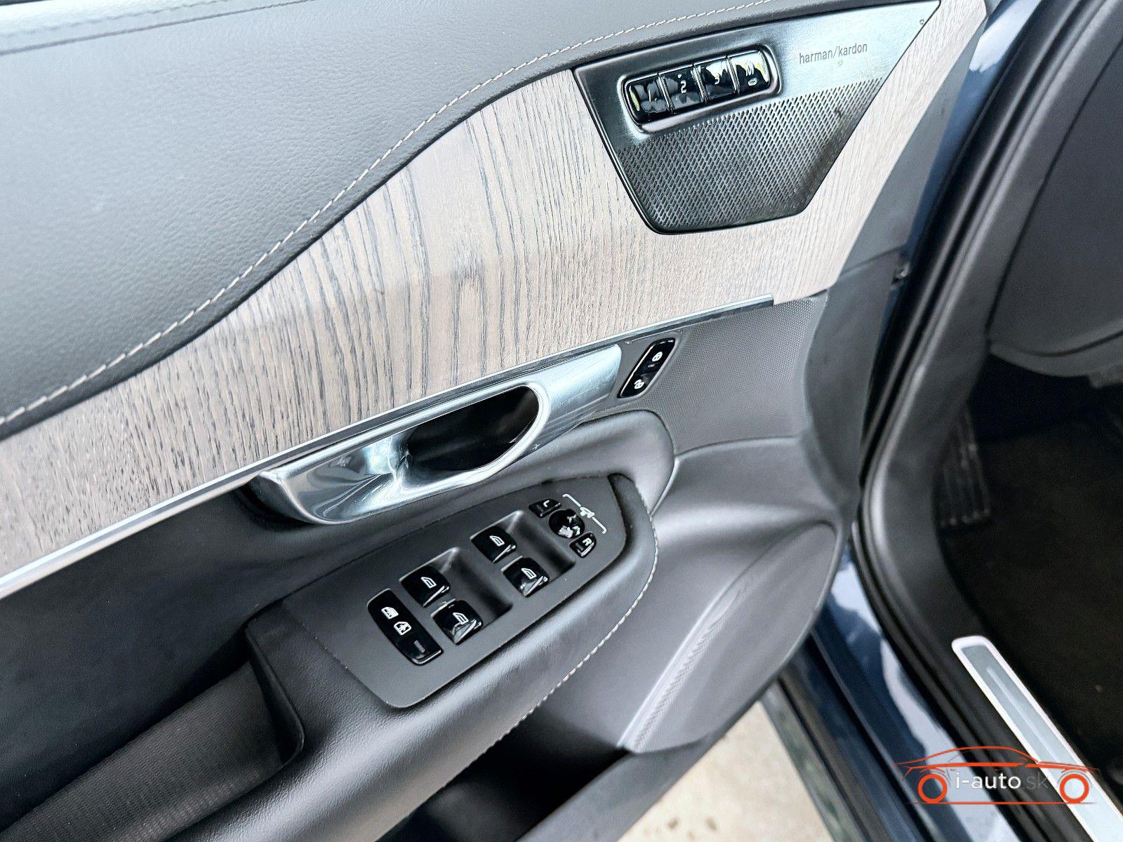Volvo XC90 T8 AWD Ultimate Bright Recharge Plug-In za 49390€