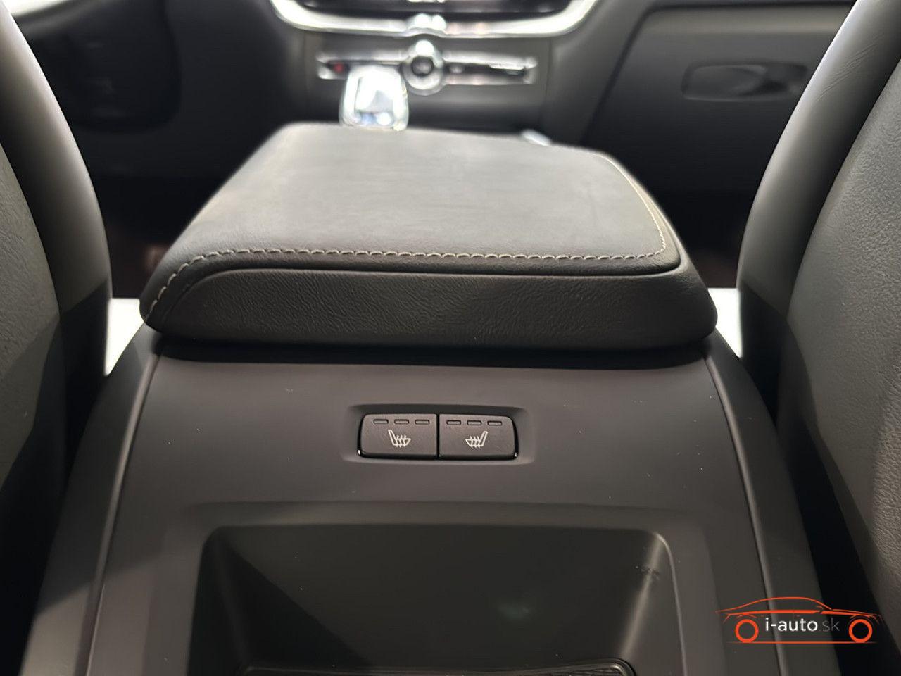 Volvo XC60 XC 60 Plus Dark AWD za 42500€