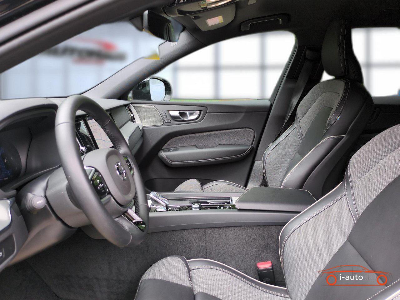 Volvo XC60 Plus Dark AWD za 43500€